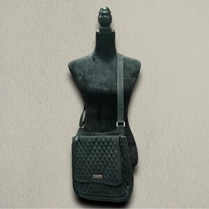 VERA BRADLEY CARSON MAILBAG CLASSIC BLACK